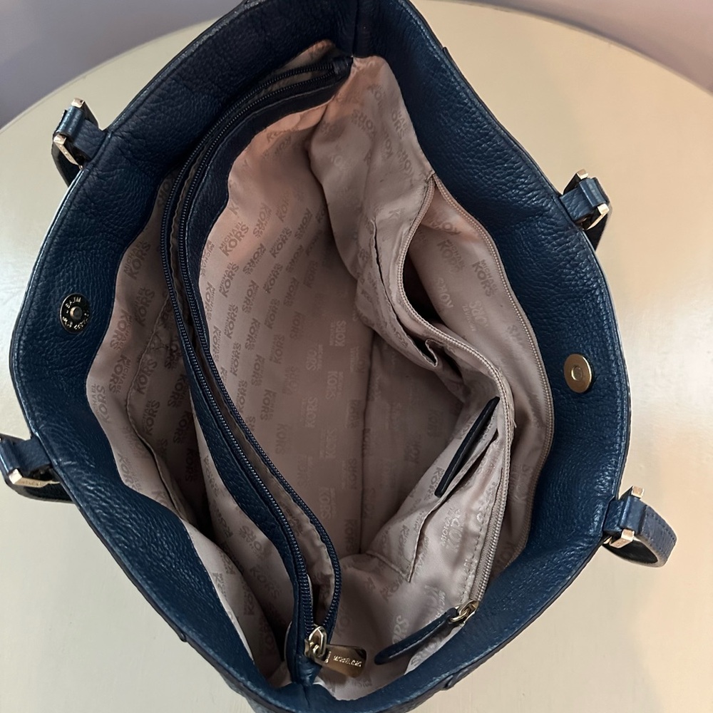 Ladies Michael Kors Purse - Picture 4 of 7
